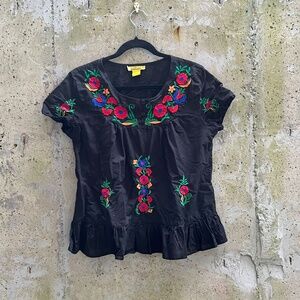 Ingenue New York Black Embroidered Floral Peasant Top, Size M
